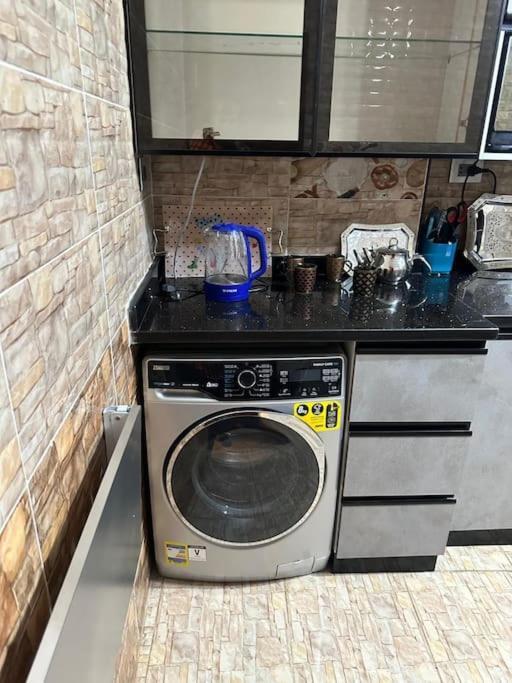 Apartment اول استخدام ترى البحر كاملا